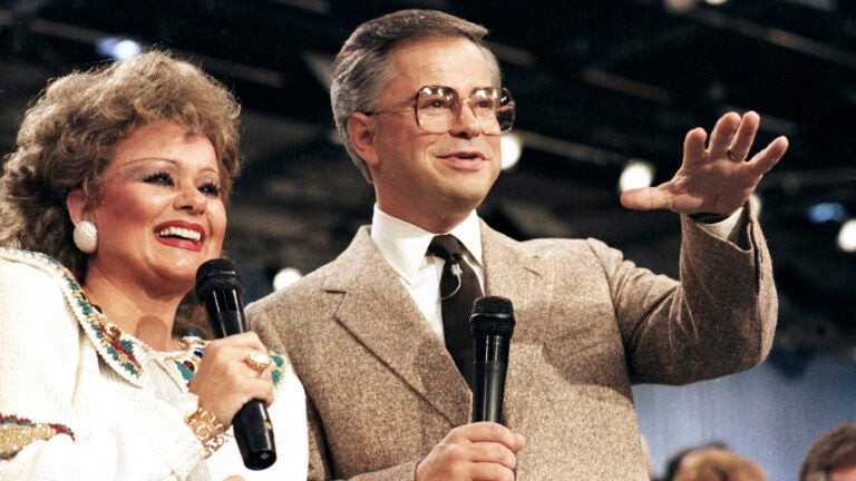 Jim Bakker, Televangelist Whose Empire Fell in Scandal, Dies at 86